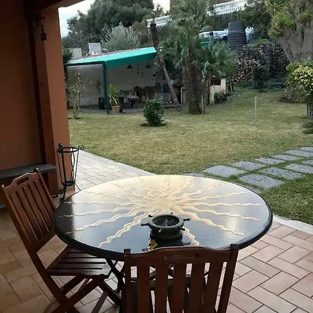 Re Sole فندق مبيت وإفطار آتْشّي كاستيلّو